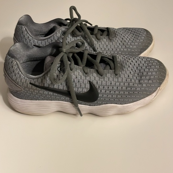 Gray Nikes, Size 4 youth, excellent condition - Picture 7 of 8